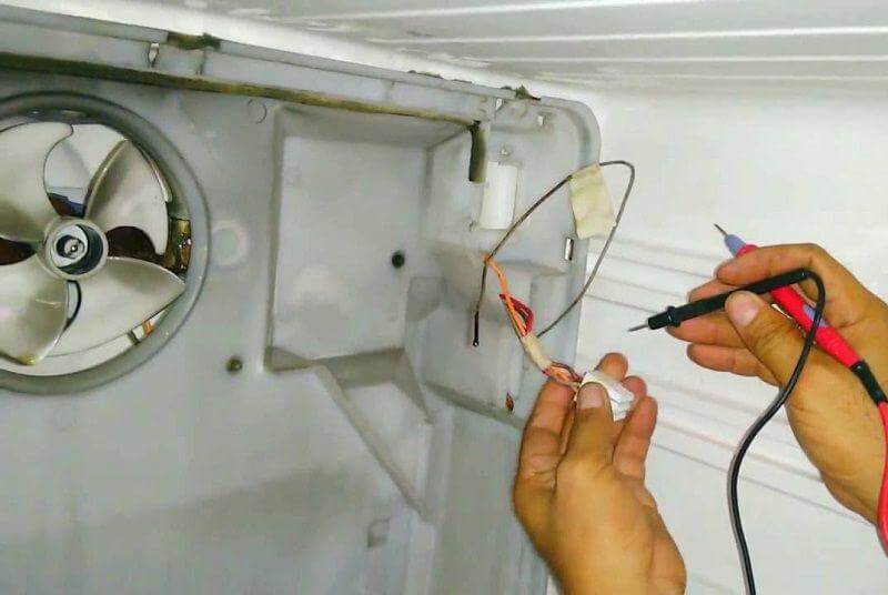 Mô tơ cánh quạt bị khô dầu gây ra tiếng kêu cho tủ lạnh