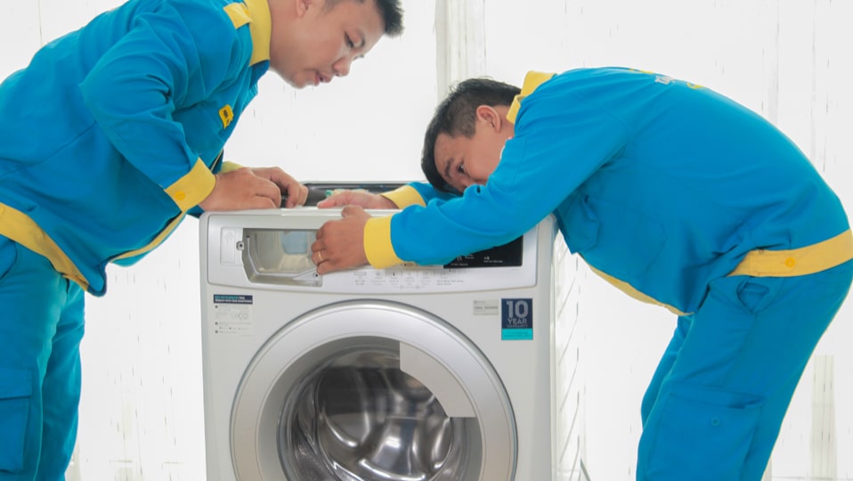 Liên hệ bảo hành sửa chữa để khắc phục sự cố máy giặt Beko nhanh nhất