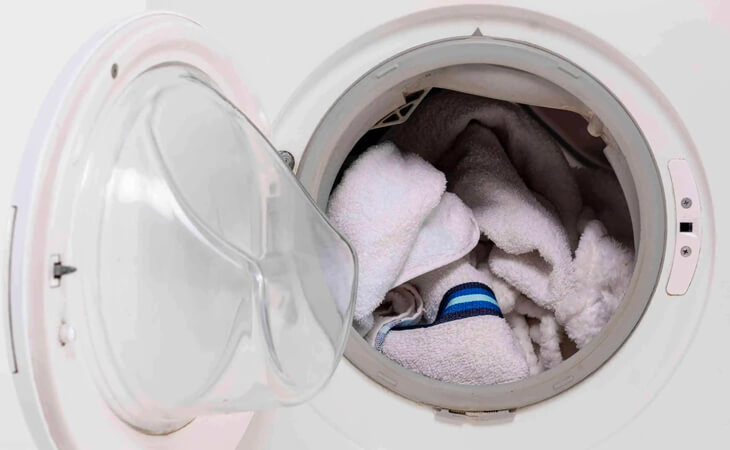 Quần áo quá nhiều là nguyên nhân khiến máy giặt Beko không quay