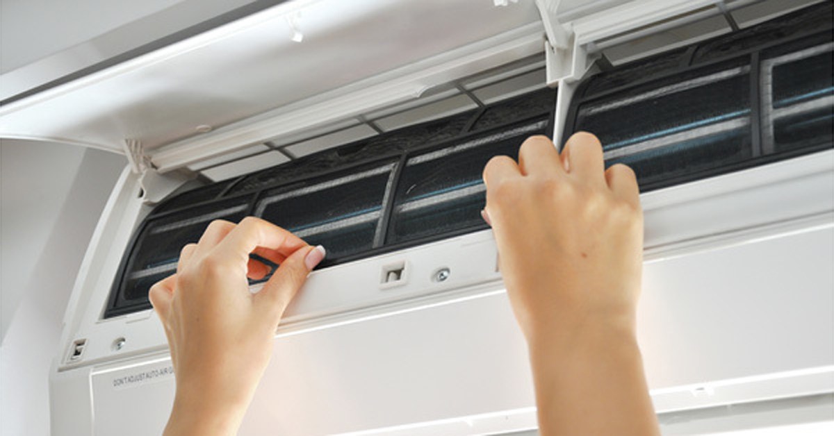 Bộ phận cửa đóng mở điều hòa gặp sự cố bị nứt, gãy cũng là nguyên nhân